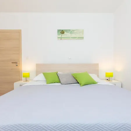 Hedera Estate, Hedera A28 * Zupa Dubrovacka